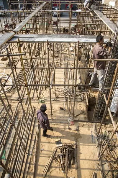 鏡頭實拍 神木建筑工人在34℃高溫下的堅守