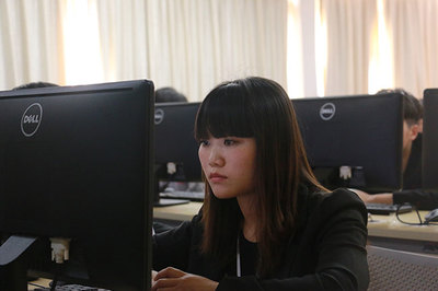 新華學子受哄搶成“香餑餑”，云南軟件開發人才需求旺盛